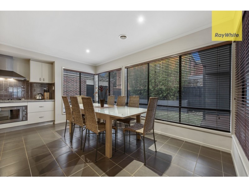5 Vaucluse Blvd, Taylors Hill VIC 3037