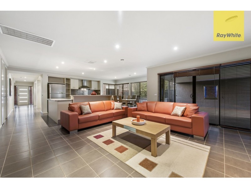 5 Vaucluse Blvd, Taylors Hill VIC 3037