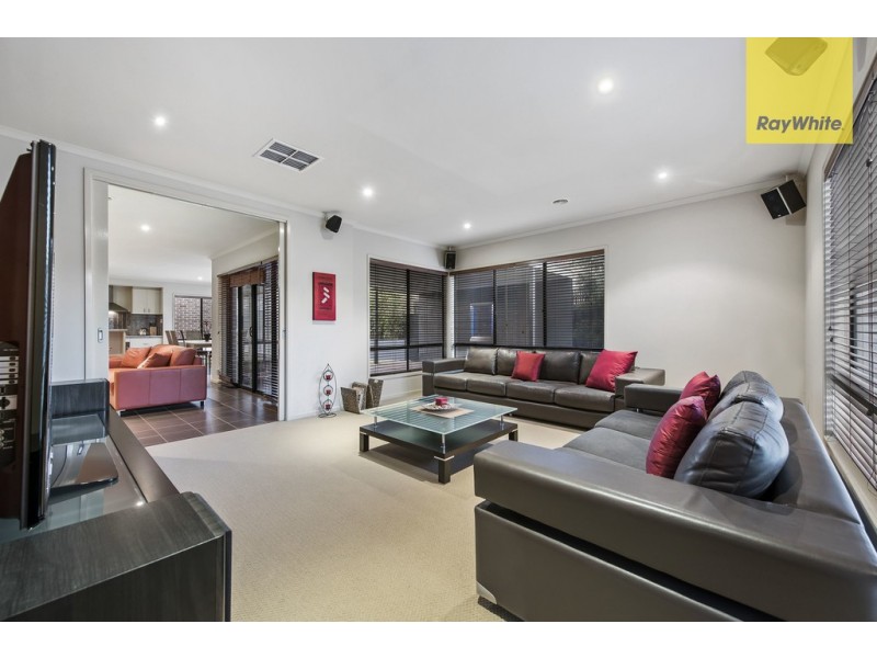 5 Vaucluse Blvd, Taylors Hill VIC 3037