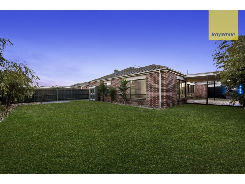 5 Vaucluse Blvd, Taylors Hill VIC 3037