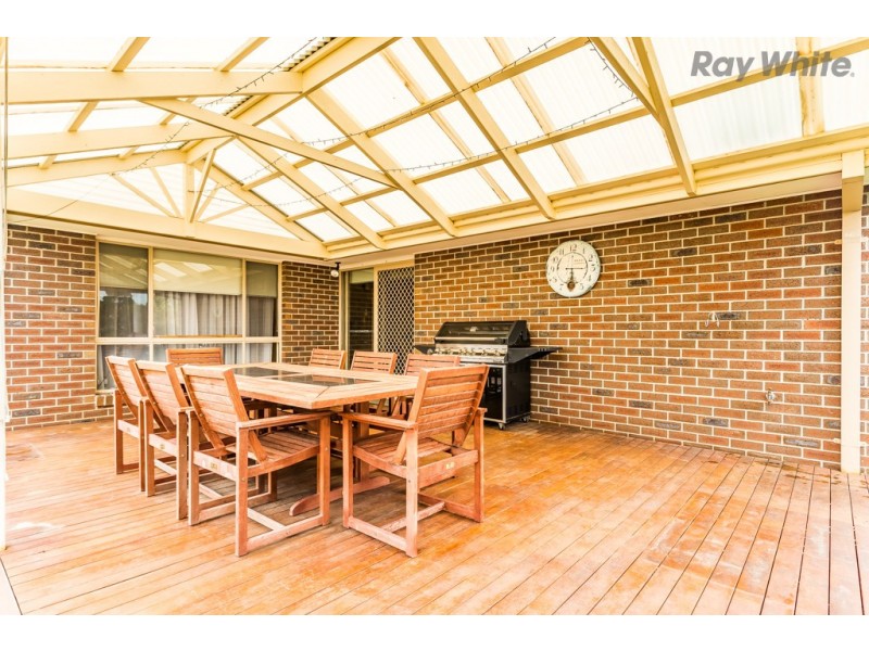 46 Kenswick Drive, Hillside VIC 3037