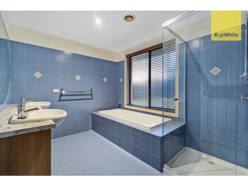 1 Clifton Court, Taylors Lakes VIC 3038