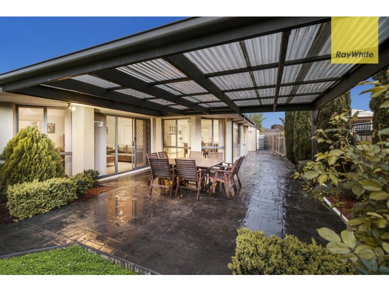 1 Clifton Court, Taylors Lakes VIC 3038