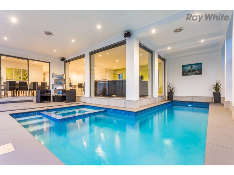 7 Hopetoun Green, Caroline Springs VIC 3023