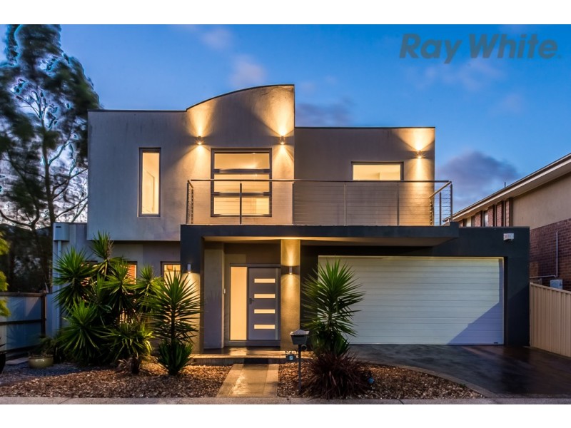 7 Hopetoun Green, Caroline Springs VIC 3023