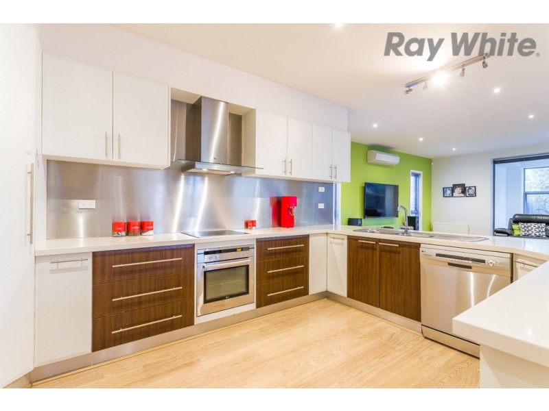 7 Hopetoun Green, Caroline Springs VIC 3023