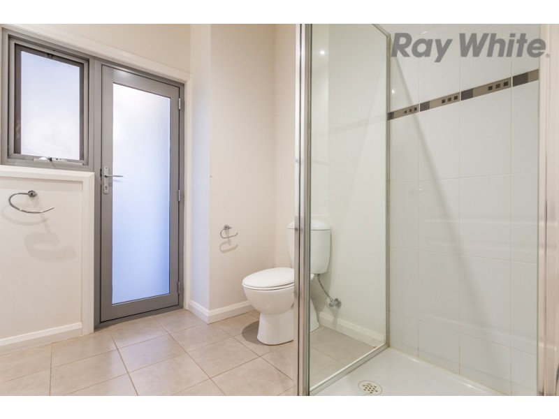 7 Hopetoun Green, Caroline Springs VIC 3023