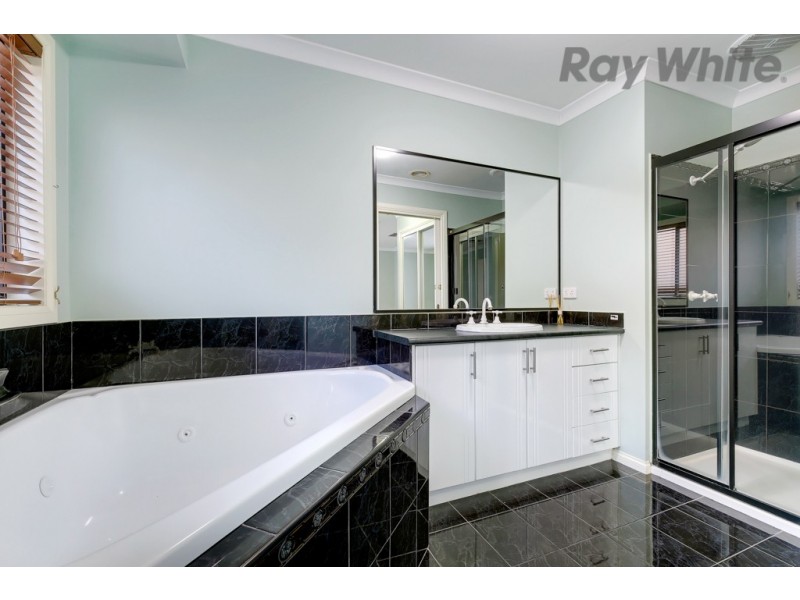 23 Martens Court, Taylors Lakes VIC 3038