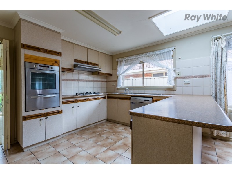 2 Parmelia Drive, Taylors Lakes VIC 3038