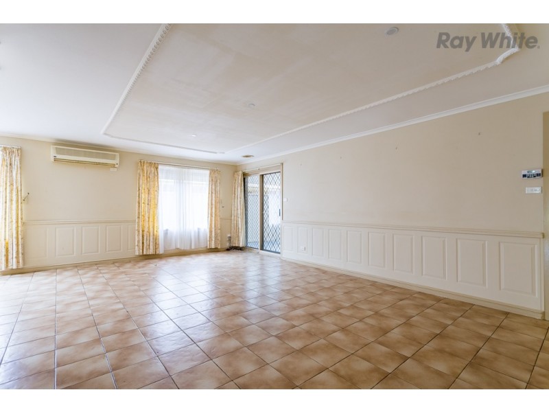 2 Parmelia Drive, Taylors Lakes VIC 3038