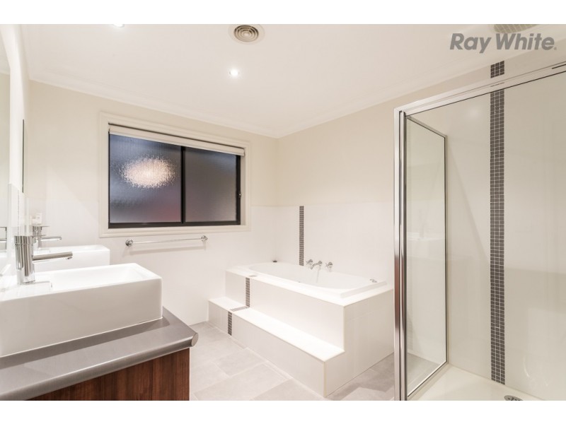 5 Elm Tree Close, Taylors Hill VIC 3037