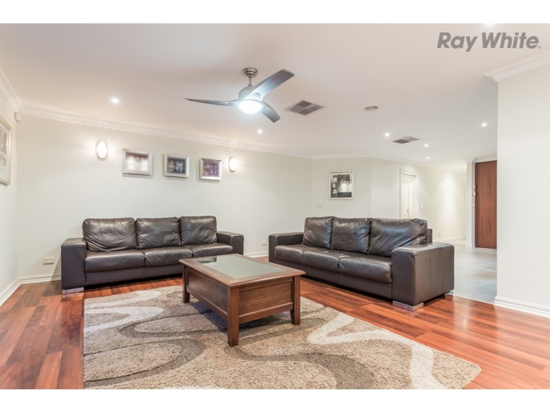 5 Elm Tree Close, Taylors Hill VIC 3037