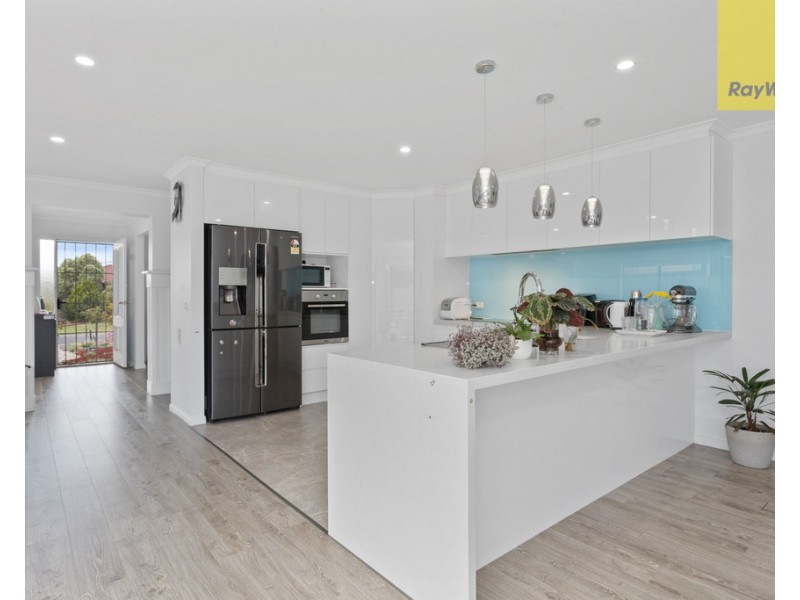 1 Perret Walk, Sydenham VIC 3037