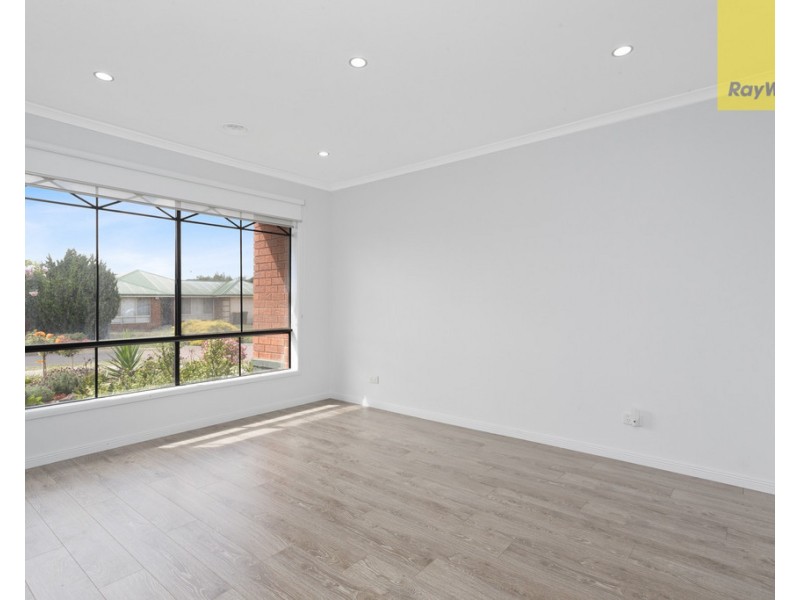 1 Perret Walk, Sydenham VIC 3037