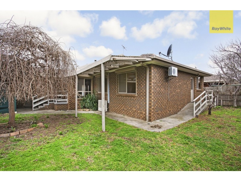 71 Parmelia Drive, Taylors Lakes VIC 3038