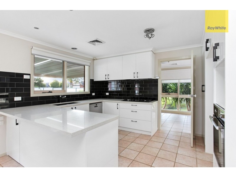 1 Ensign Grove, Taylors Lakes VIC 3038