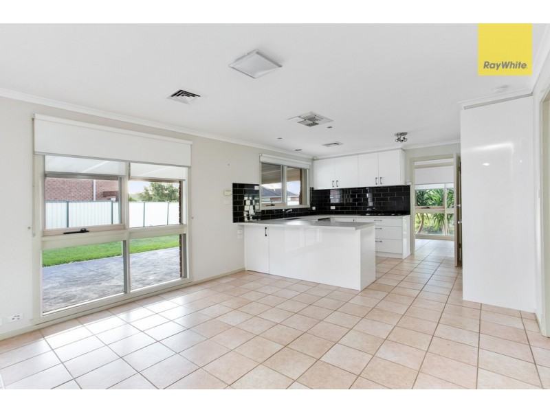 1 Ensign Grove, Taylors Lakes VIC 3038