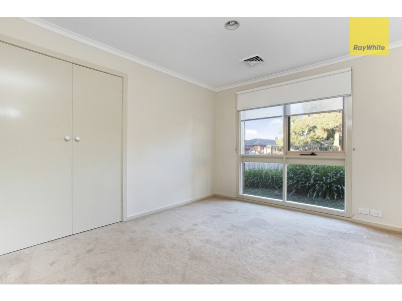 1 Ensign Grove, Taylors Lakes VIC 3038
