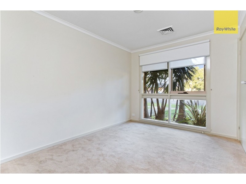 1 Ensign Grove, Taylors Lakes VIC 3038
