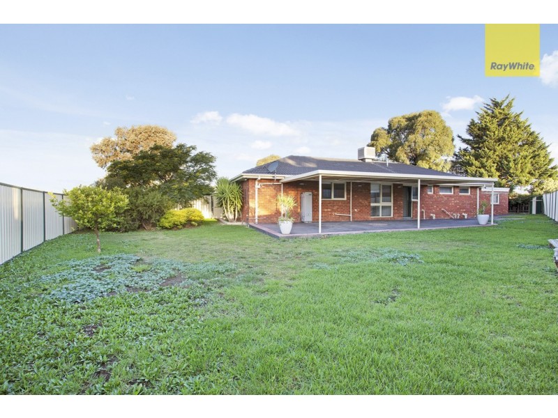 1 Ensign Grove, Taylors Lakes VIC 3038