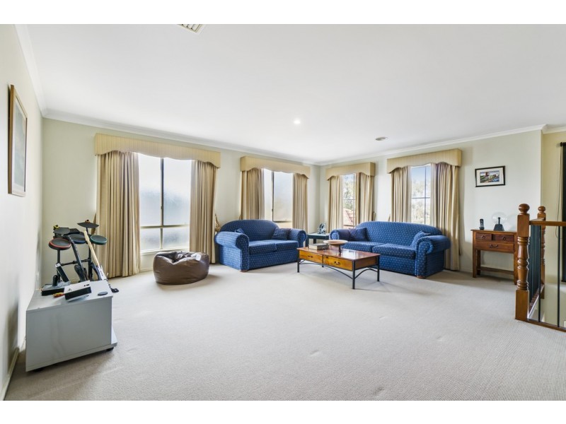 2 The Walk, Taylors Hill VIC 3037