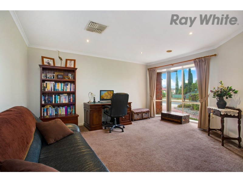 8 Wildflower Court, Hillside VIC 3037