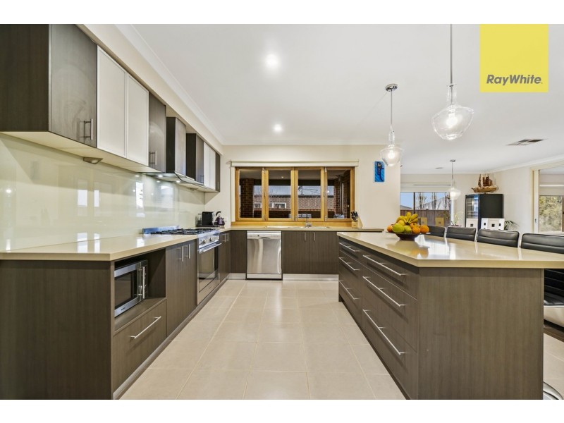 30 Double Bay Drive, Taylors Hill VIC 3037
