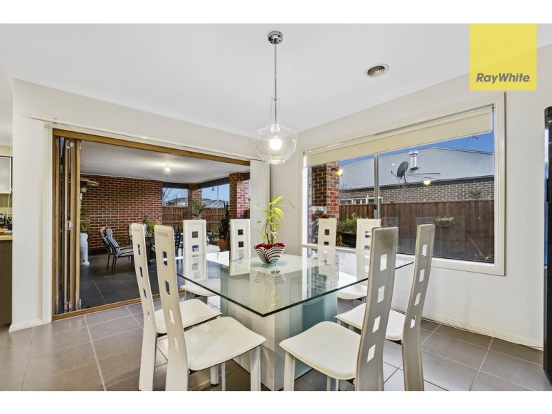 30 Double Bay Drive, Taylors Hill VIC 3037