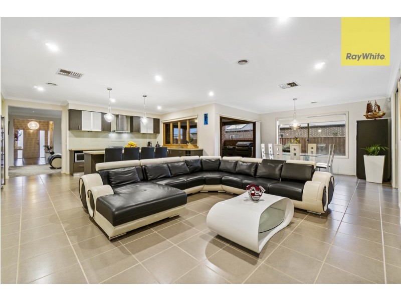 30 Double Bay Drive, Taylors Hill VIC 3037