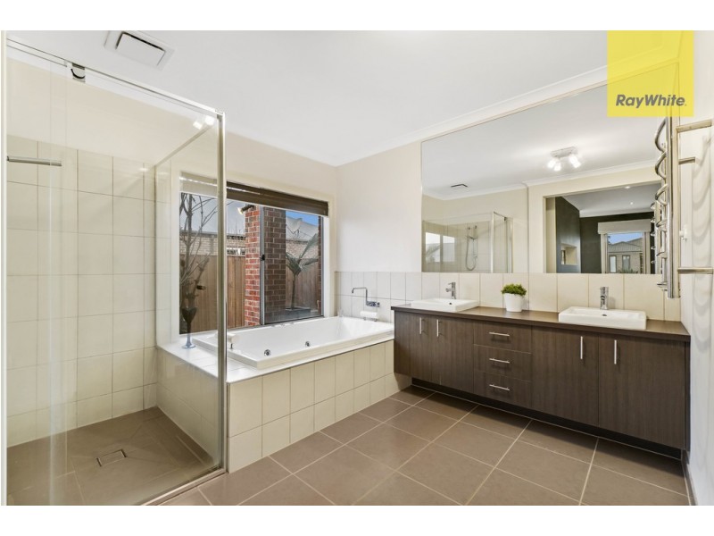 30 Double Bay Drive, Taylors Hill VIC 3037