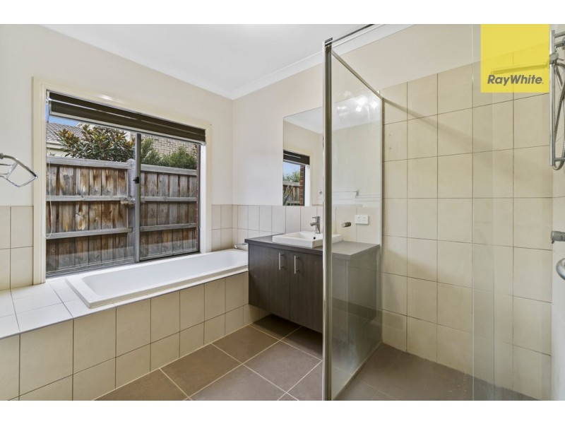 30 Double Bay Drive, Taylors Hill VIC 3037