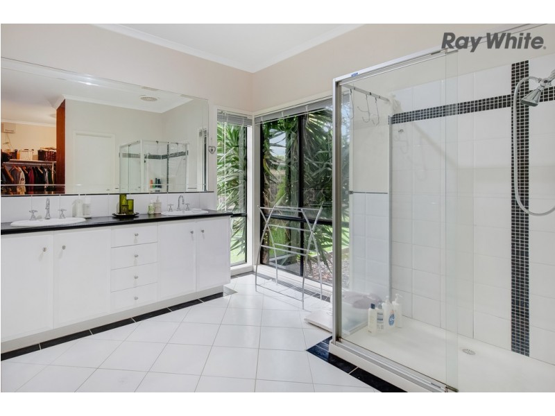 9 Flinders Street, Taylors Hill VIC 3037