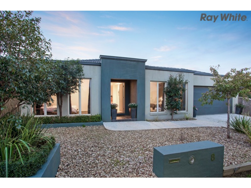 8 Marrowie Place, Taylors Hill VIC 3037