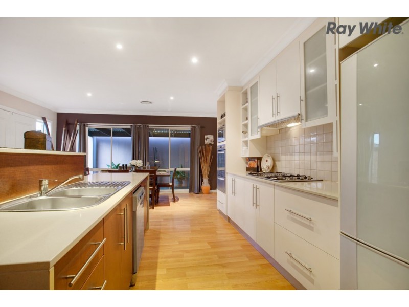 8 Marrowie Place, Taylors Hill VIC 3037