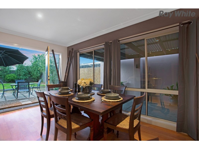 8 Marrowie Place, Taylors Hill VIC 3037