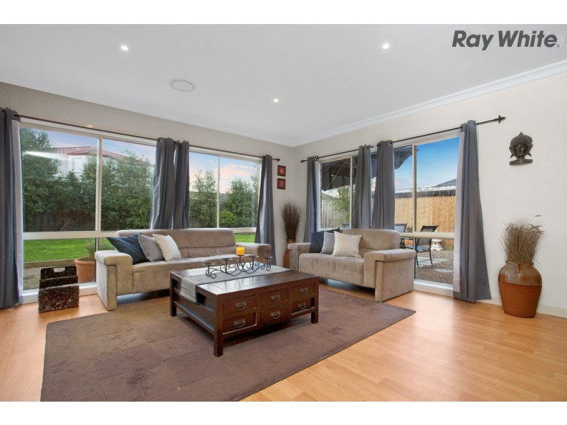 8 Marrowie Place, Taylors Hill VIC 3037