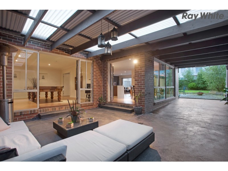 8 Marrowie Place, Taylors Hill VIC 3037