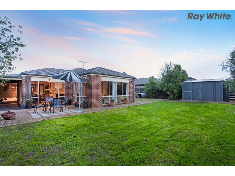 8 Marrowie Place, Taylors Hill VIC 3037