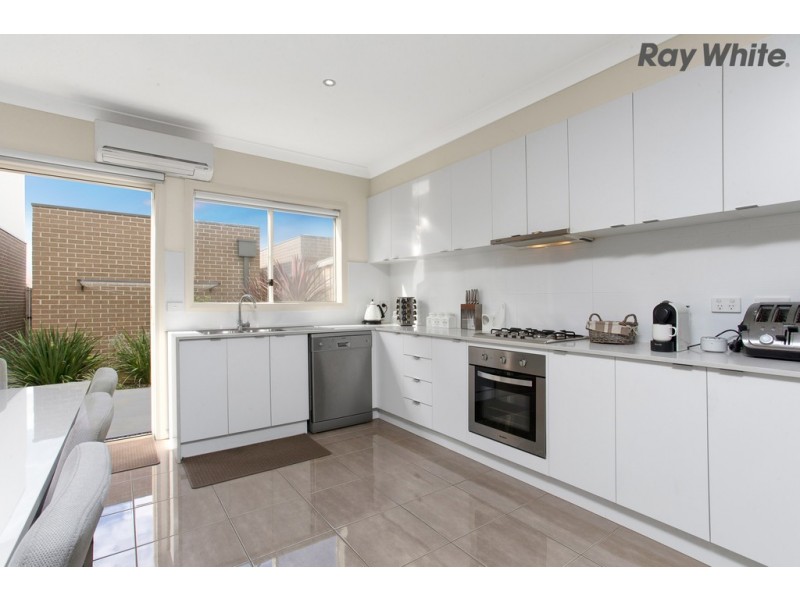 13 Armstrong Walk, Plumpton VIC 3335