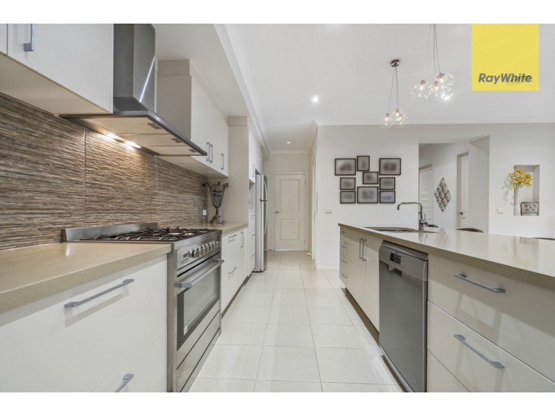 25 Litchfield Way, Taylors Hill VIC 3037