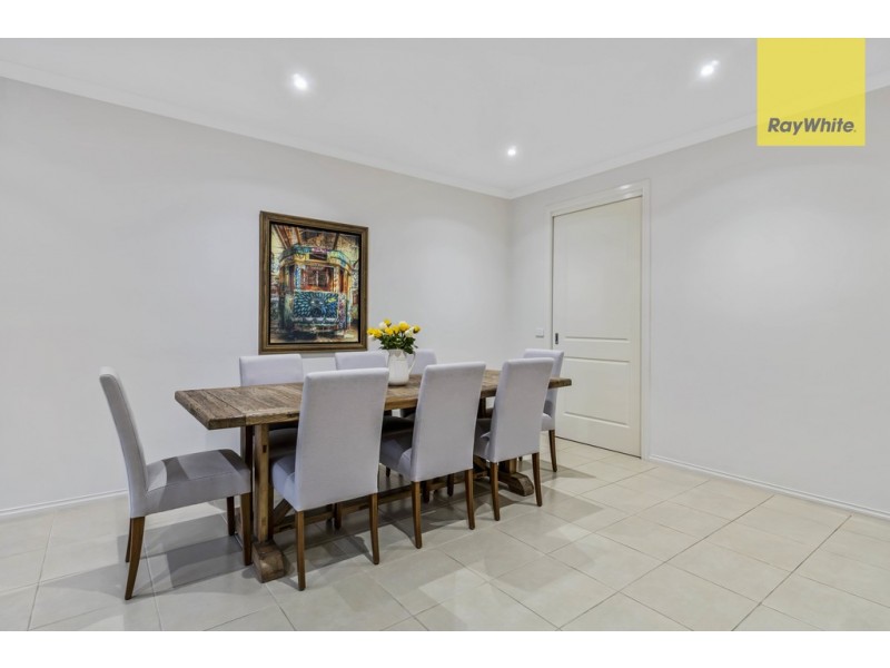 25 Litchfield Way, Taylors Hill VIC 3037