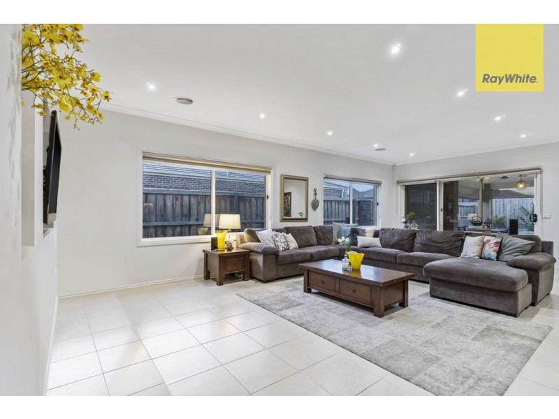 25 Litchfield Way, Taylors Hill VIC 3037