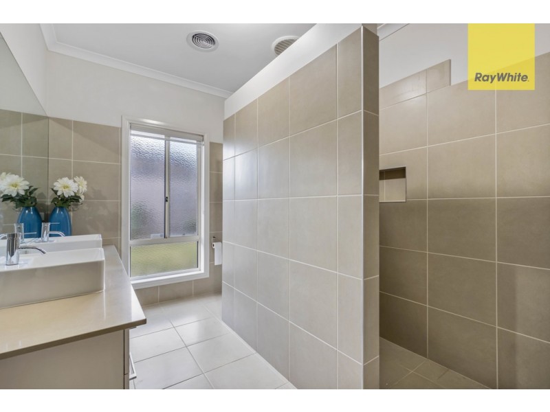 25 Litchfield Way, Taylors Hill VIC 3037