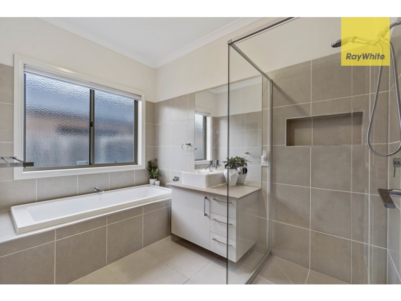 25 Litchfield Way, Taylors Hill VIC 3037