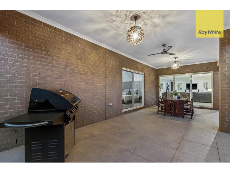 25 Litchfield Way, Taylors Hill VIC 3037