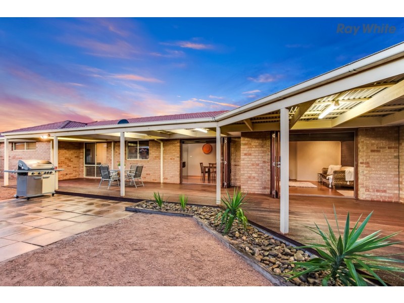 13 Loddon Drive, Taylors Hill VIC 3037