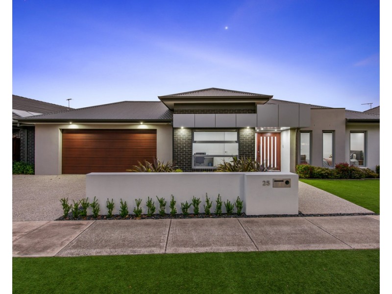 25 Cavenagh Terrace, Taylors Hill VIC 3037