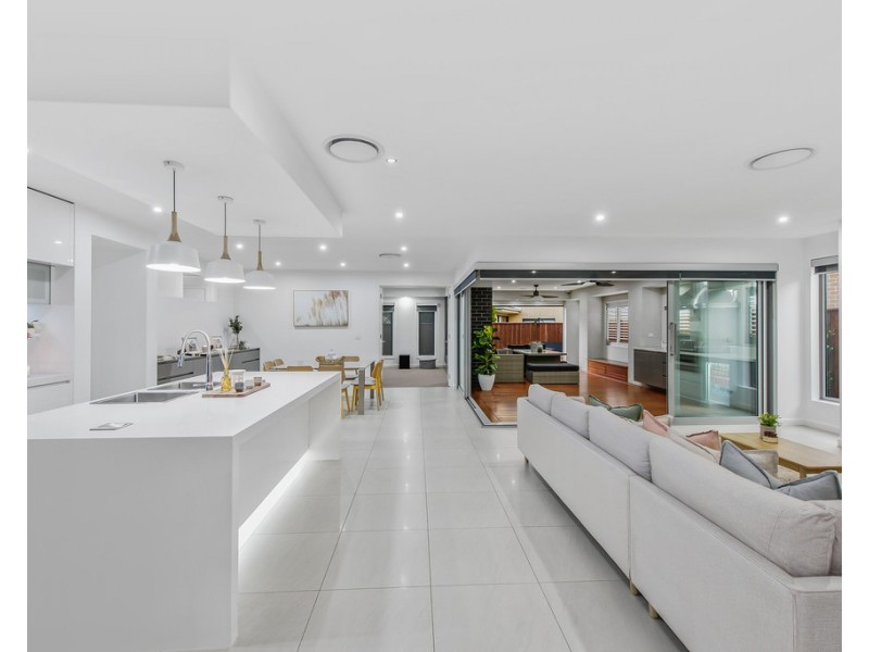 25 Cavenagh Terrace, Taylors Hill VIC 3037