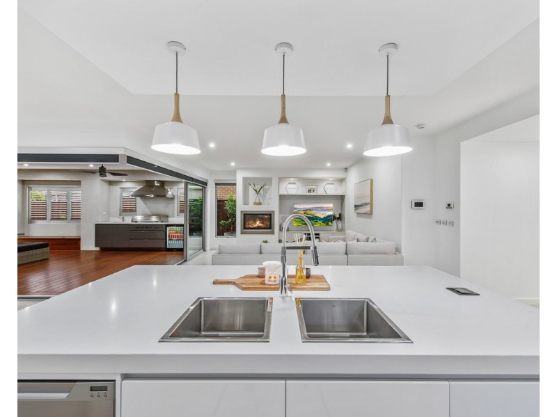 25 Cavenagh Terrace, Taylors Hill VIC 3037