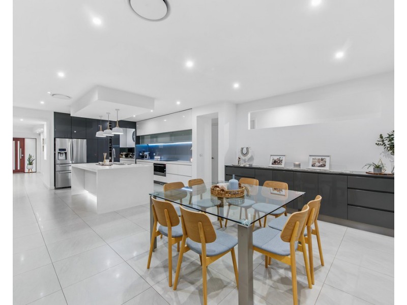 25 Cavenagh Terrace, Taylors Hill VIC 3037